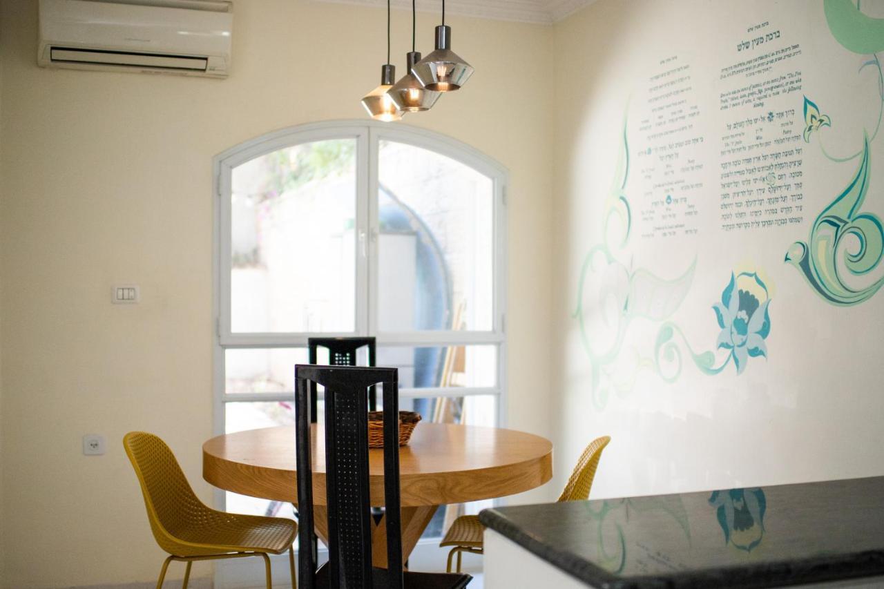 Spacious By The Orient Hotel - 4 Bdr Apartment Yerusalem Bagian luar foto