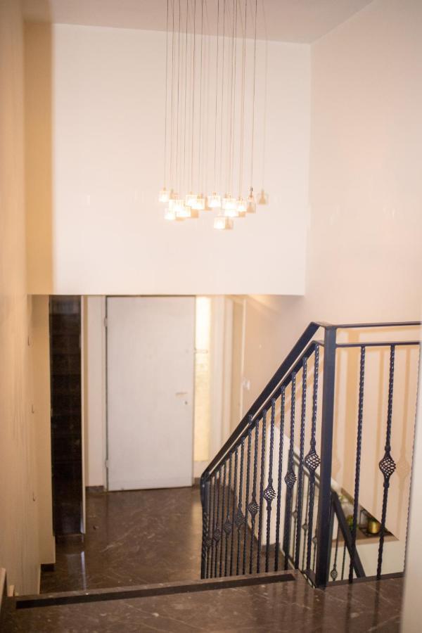 Spacious By The Orient Hotel - 4 Bdr Apartment Yerusalem Bagian luar foto